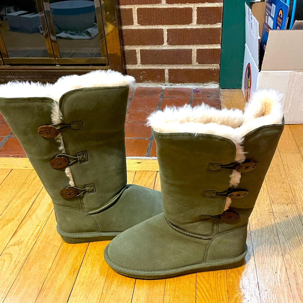 Bearpaw Suede & Sheepskin Winter Boots, Green, Size 9